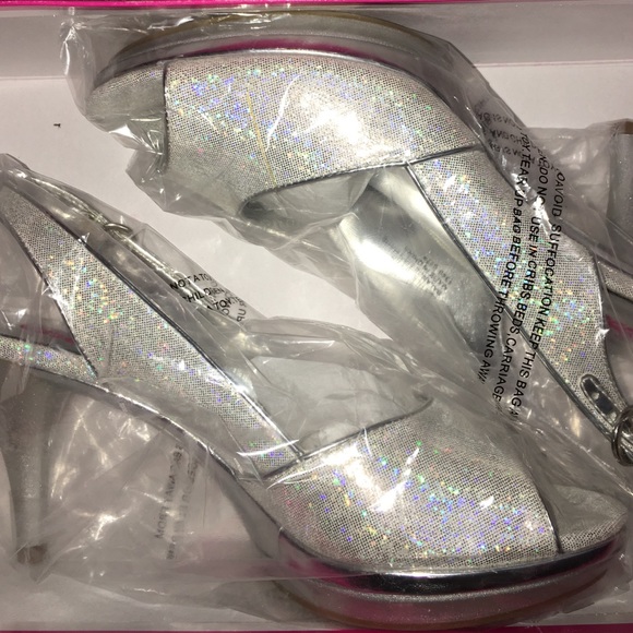 Sparkly silver heels 👠 - Picture 2 of 3