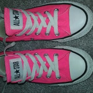 HOT PINK CONVERSE