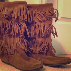 Minnetonka 3 layer fringe boots