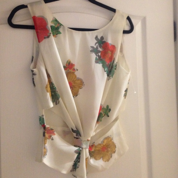 Cute floral top with side cut outs