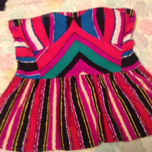 Adorable crop bustier type top