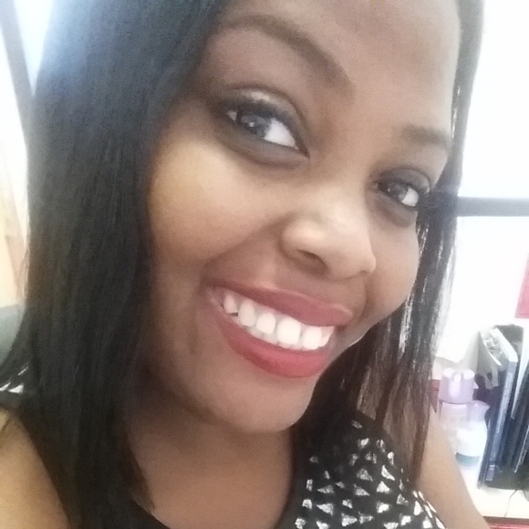 Meet your Posher, Deja - Picture 2 of 2