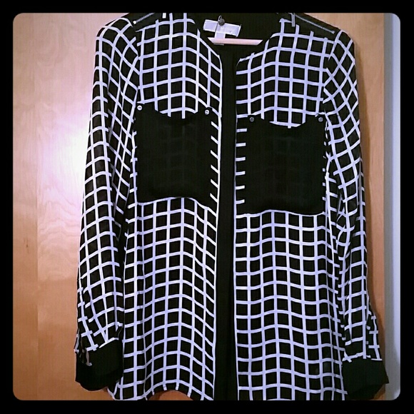 🌟🌟HP 7/13🌟🌟 Michael Kors black and white top