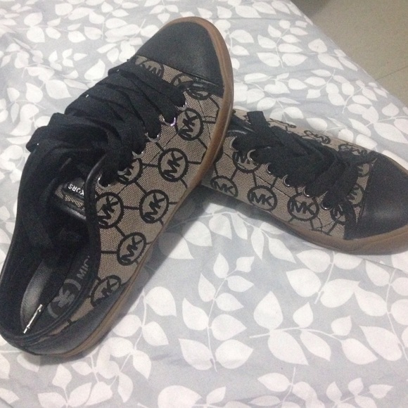 Michael Kors shoes - Picture 2 of 2