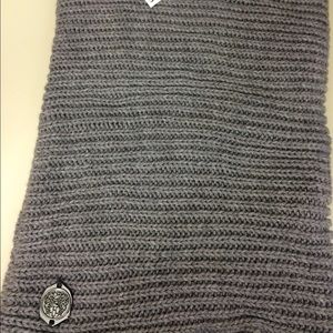 Gray Vince Camuto scarf