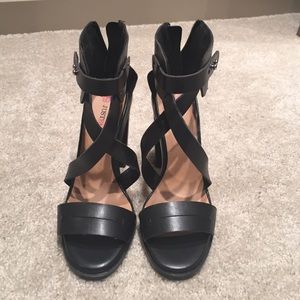 Black sandals with heel