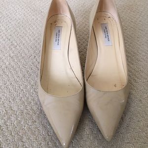 Really cute Beige Patent leather kitten heels