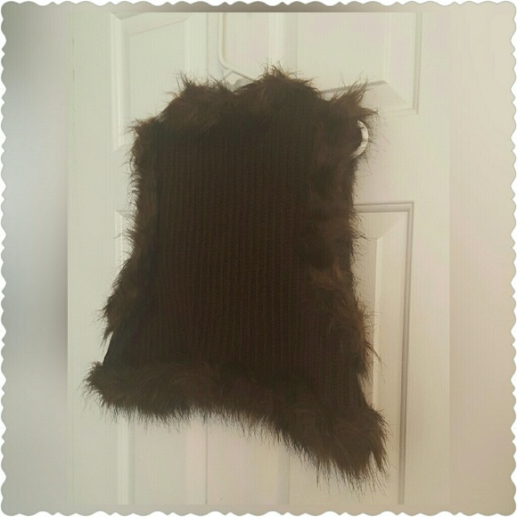 **SOLD***Nwt  Faux Fur Vest - Picture 2 of 2