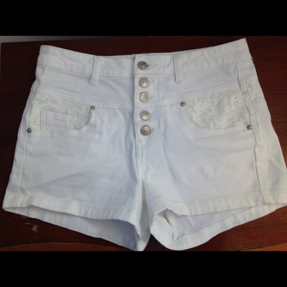 White high waisted Delia's shorts