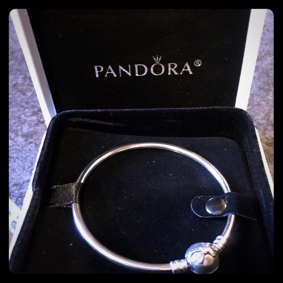 PANDORA NWT "Dainty Bow" Bangle