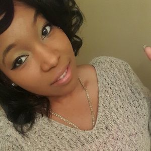 Meet your Posher, Adriana