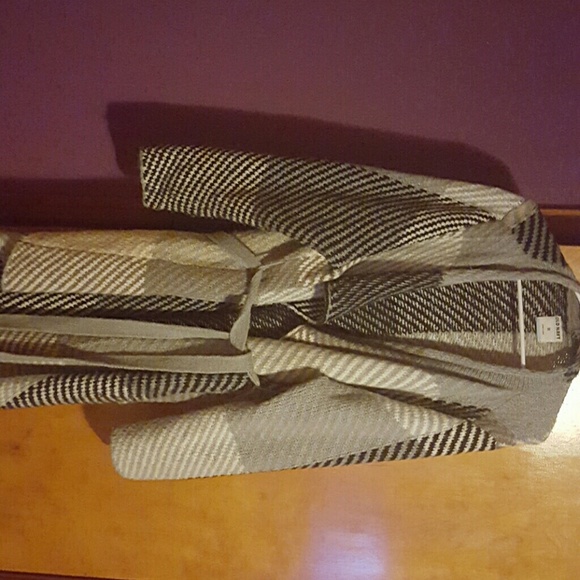 Sweater Cardington from Old Navy with a tie sash.