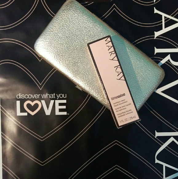 Beige 6 luminous liquid foundation