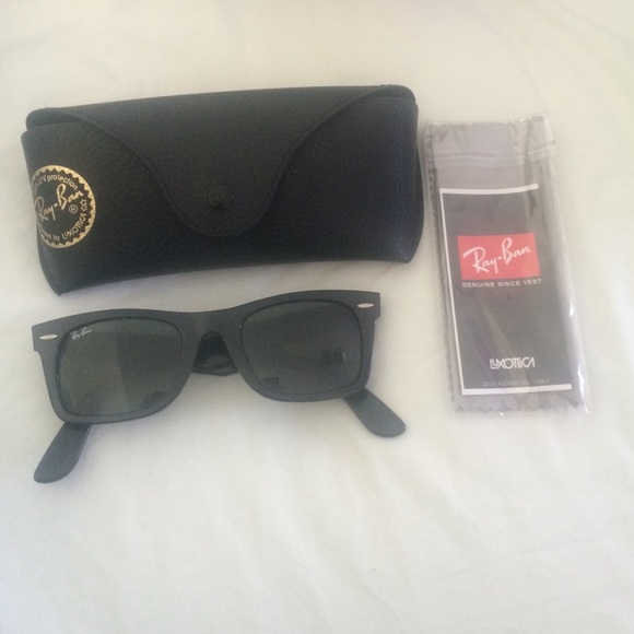 Authentic Ray ban wayfarer sunglasses