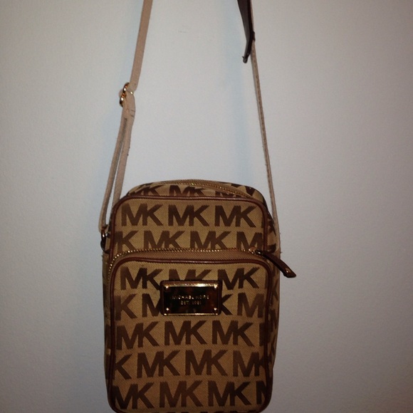 Michael Kors cross body purse