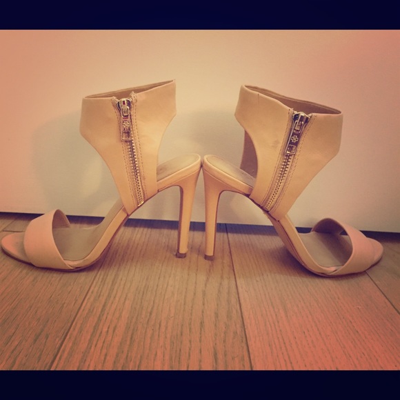 Ann Taylor. Size 5.