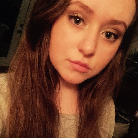 Meet your Posher, Elise