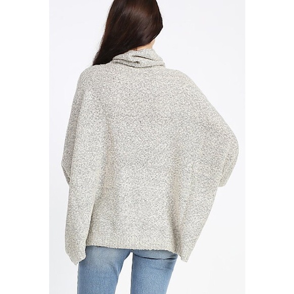 SOLD OUT! Chunky Mixed Yarn Poncho - Picture 3 of 4