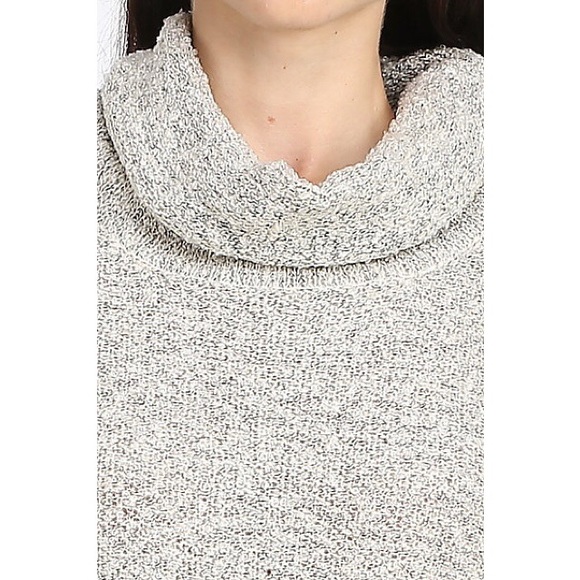 SOLD OUT! Chunky Mixed Yarn Poncho - Picture 4 of 4