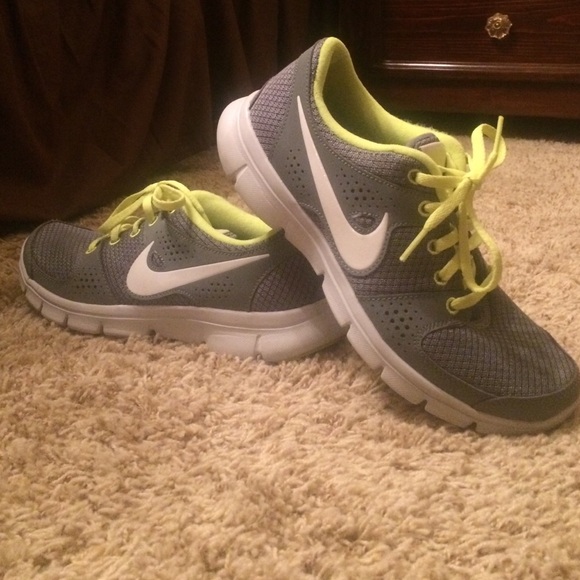 Women's Nike Tennis Shoes
