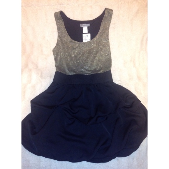 Gold and black dress 👗