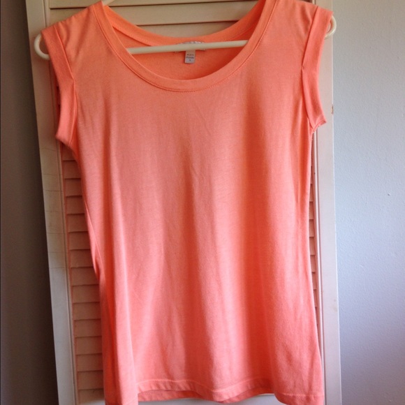 Delia's muscle tee shirt - Picture 1 of 2