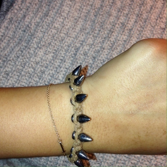 Studded bracelet ⭐️ - Picture 1 of 2