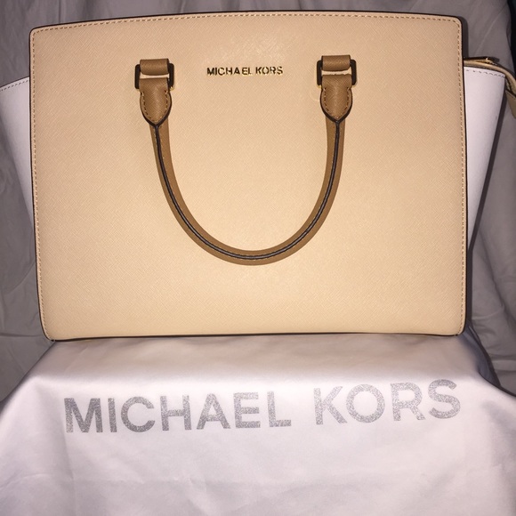 Michael Kors Handbags - Michael Kors Selma