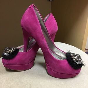 Stiletto platform pumps