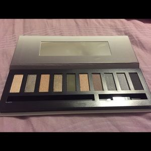 NEVER USED!!!! Smoky eyeshadow palette