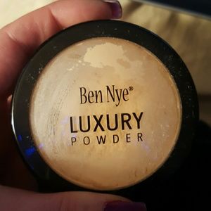 Ben Nye Bannana powder