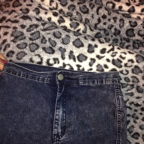 High Waisted Washed Jeans 👖 - Picture 2 of 4