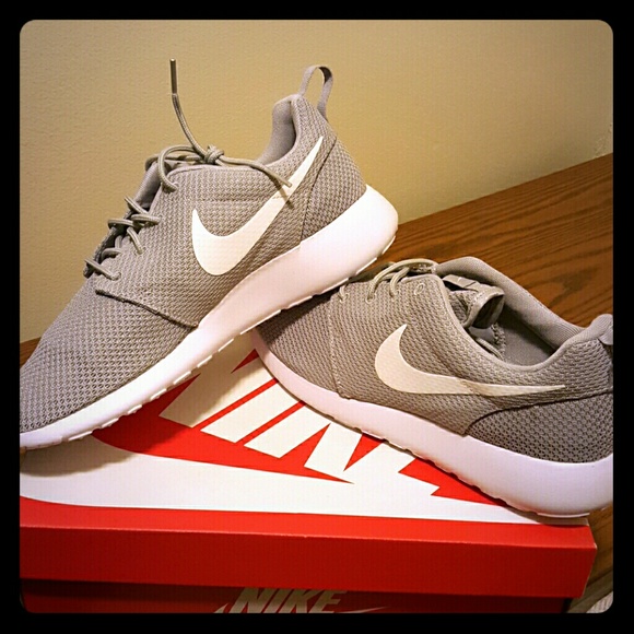 New Roshe Size 9 men