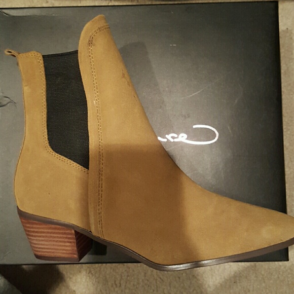 BRAND NEW! Women's suede booties