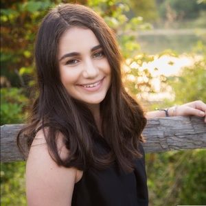 Meet your Posher, Jolie