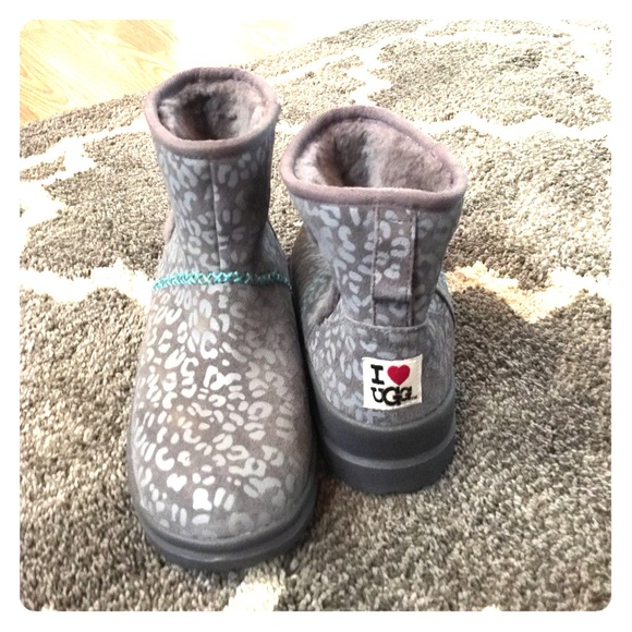 Authentic Ugg boots--size 6 but fit very small