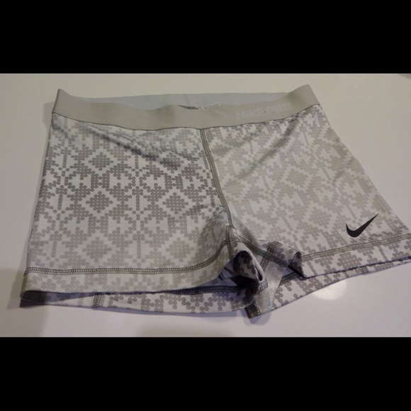 Nike Pants - Nike pro shorts 3"