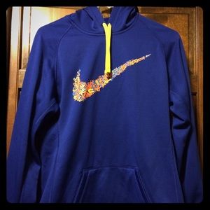 Nike therma-fit women's hoodie size small