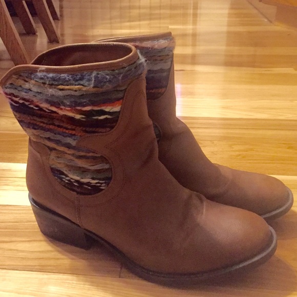 Multicolored boots