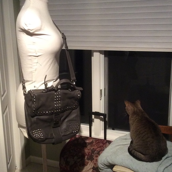 WICKED Gray Leather SPIKED Joe's Jeans Messenger Bag UNISEX LAPTOP Crossbody EUC - Picture 2 of 4