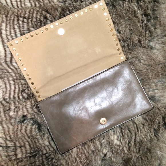 Studded clutch with hand strap - Picture 4 of 4