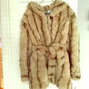 It's absolutely gorgeous, don't use it anymore.