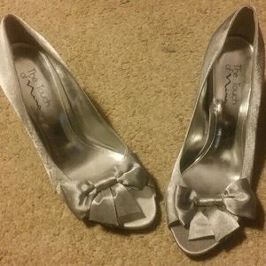 Nina Forbes Bow Peep-Toe Pumps