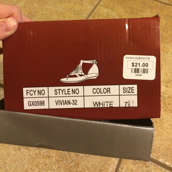 White sandal - Picture 4 of 4