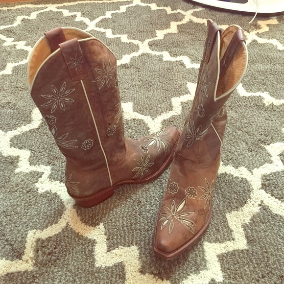 Shyanne size 6 cowgirl boots