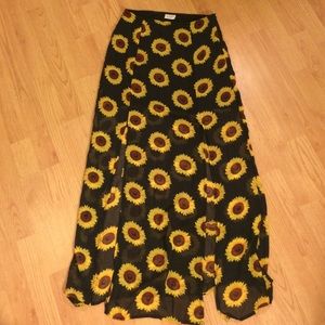 NEVER WORN Sun flower maxi skirt- size m