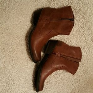 Brown boots