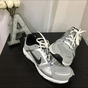 PRICE REDUCTION🔥🔥NIKE sneakers! Lightly worn ✨