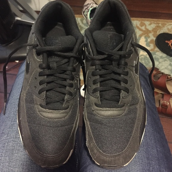Black nikes