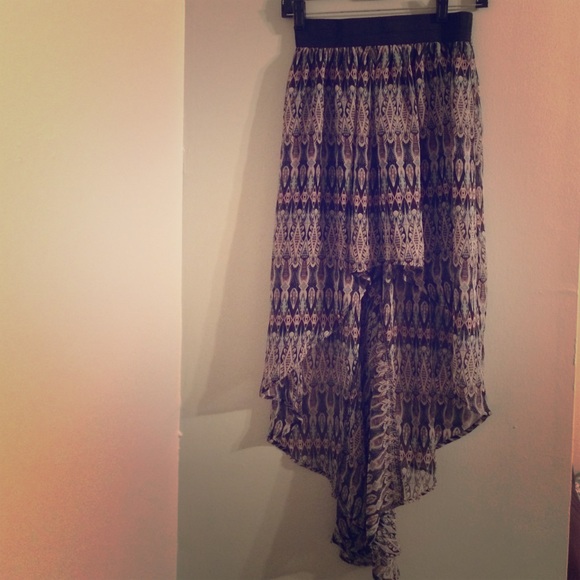 Super cute hi-low skirt!